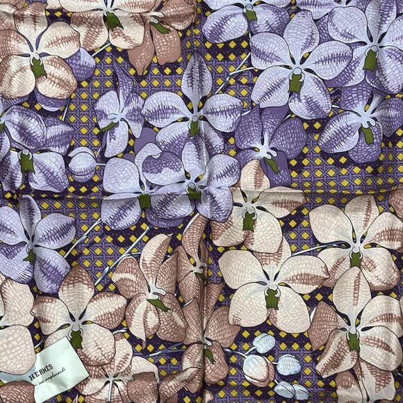 HERMES Carre 90 - Purple Light Purple Multi Scarf 196-072525 - Picture 4 of 6